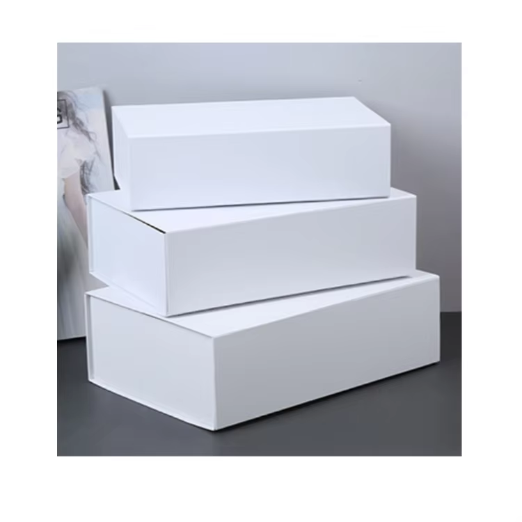 White cardboard Magnet Boxes in 3 sizes for gift packaging