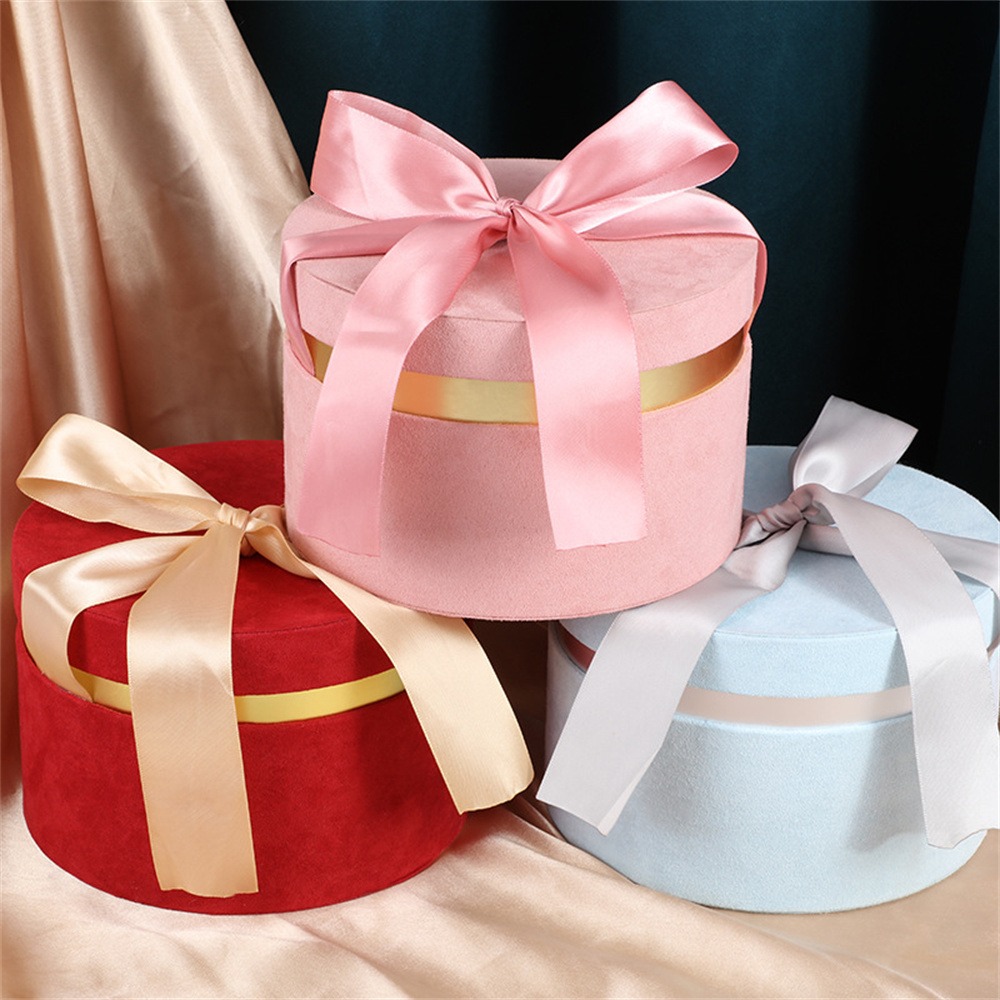 velvet gift box 12cm round with lid and ribbon