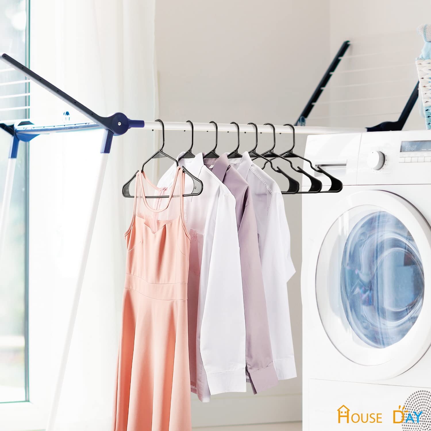 HOUSE DAY Black Plastic Adult Hangers 16.5 24-Pack: Light-Weight,  Space-Saving, Heavy-Duty for Laundry & Everyday Use