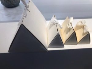 20pack of Thank You Gift Bags Boxes, Party Favor Small Bags Treat Boxes with Grey Bow Ribbon, Paper Gift Bags Bulk for Wedding Baby Shower Business Party Supplies(SizeH7*11.5*6CM).